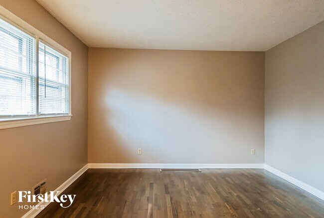 Foto del edificio - 4245 Springdale Cir