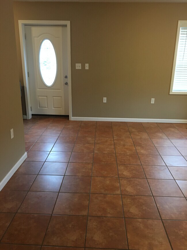 Foto del edificio - 520 Airport Road Apt 101
