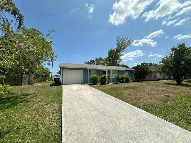 Building Photo - 120 SW De Gouvea Terrace