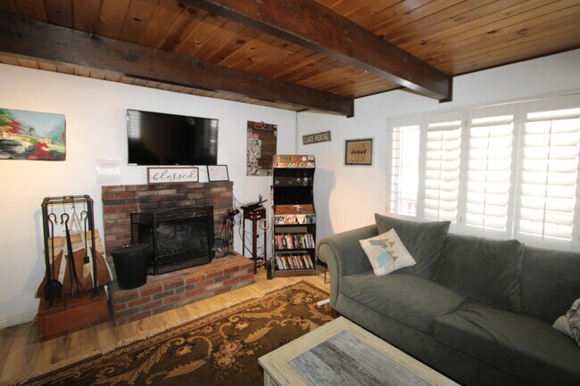 Foto del edificio - 39957 Forest Rd