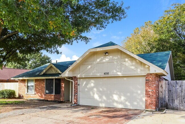 Foto del edificio - 4210 Glen Hollow Cir