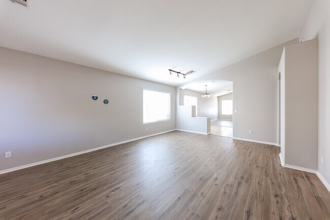 Foto del edificio - 8019 W Alex Ave