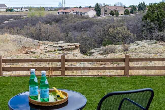 Relax Entertain in rare natural setting in Terrain - 588 Silver Rock Trl