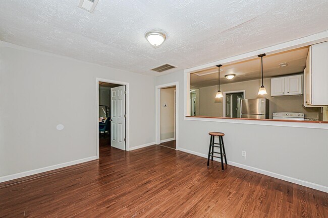 Building Photo - 3214 Kalynne St