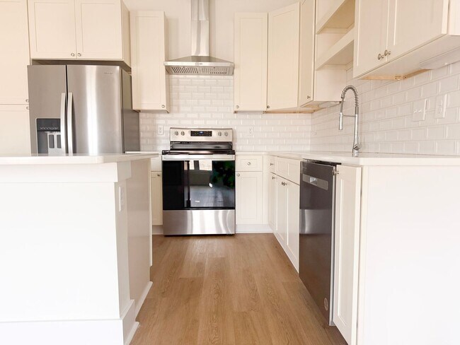 Building Photo - 3-Bedroom Home with Resort-Style Amenities at Highbury