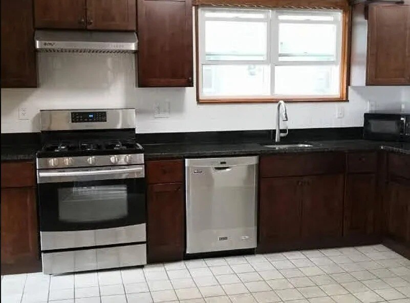 Primary Photo - 24 Hardwick St