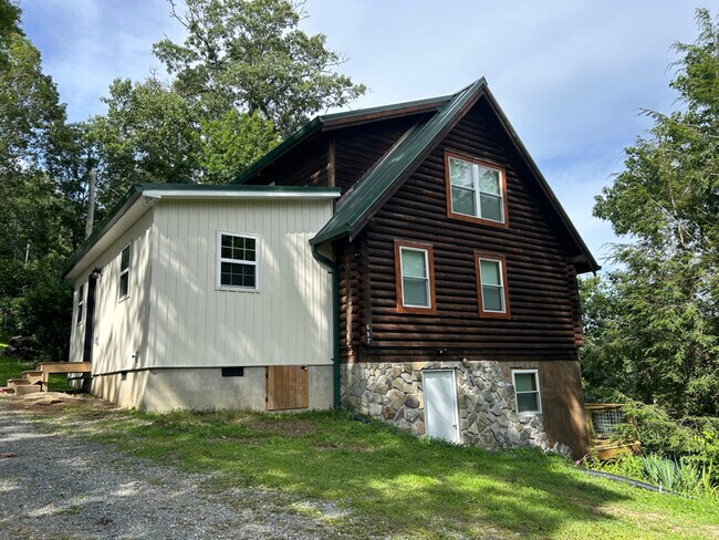 Foto del edificio - 682 Windridge Dr