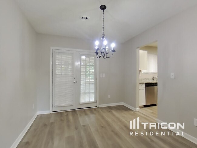 Building Photo - 2249 Fairway Circle SW Atlanta GA