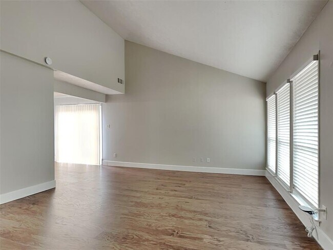 Building Photo - 3702 Deerbrook Dr