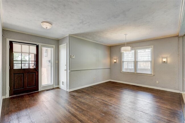 Building Photo - 1101 Bedford Dr
