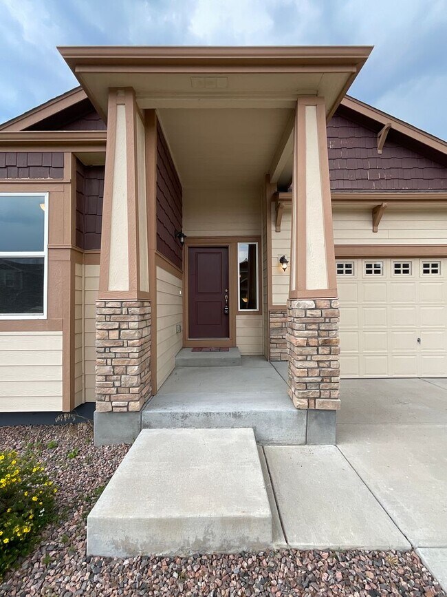 Foto del edificio - 4 Bedroom Home Available Near Woodmoor Dr ...