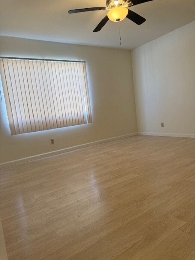 Foto del edificio - 6333 Bright Ave