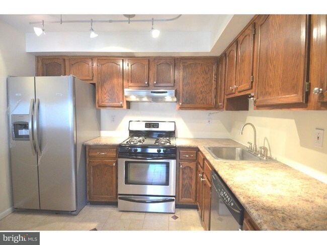 Building Photo - 112 Lowell Ct