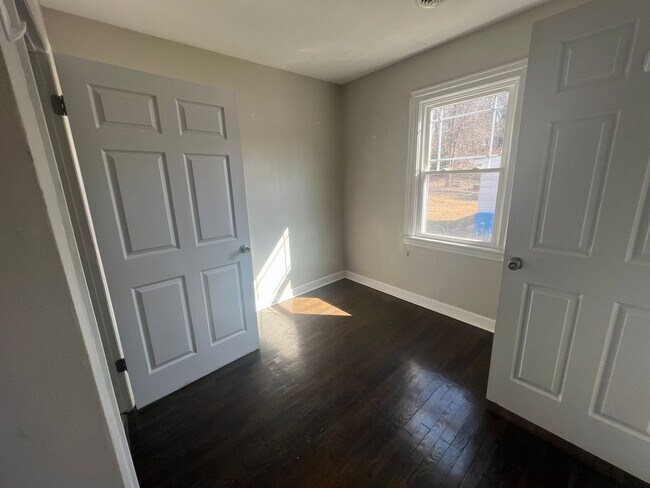 Building Photo - 949 Kellogg Ave 2bed/1bath $1195