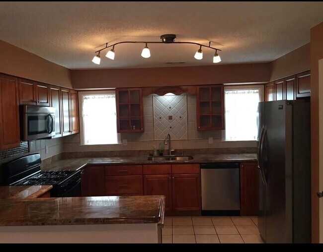 Building Photo - 3110 Kleinmann Ave