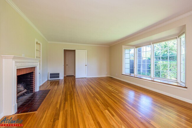 Building Photo - Lovely Los Altos Home | Desirable Location