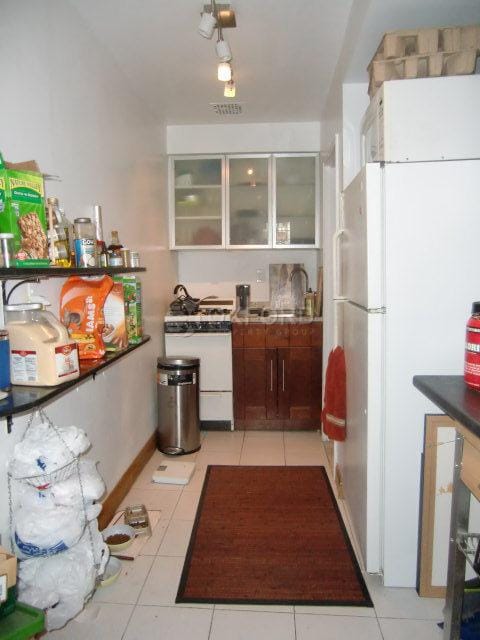 Building Photo - 19 W 74th St