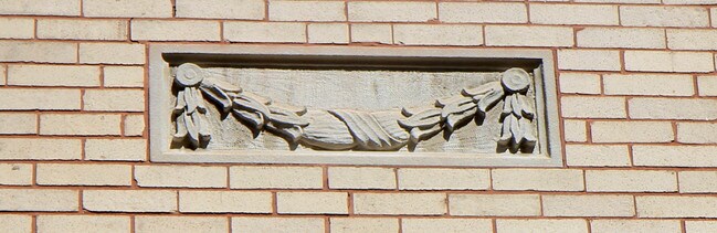 Building Photo - 7443 N Claremont Ave