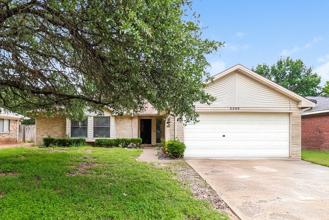 Building Photo - 3309 Creekwood Ln