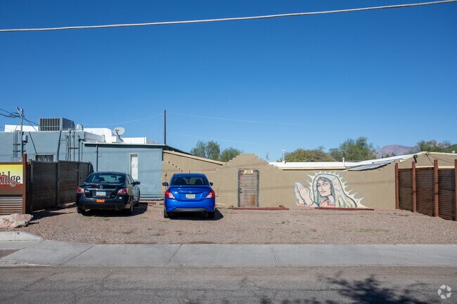 Building Photo - 2602 N Balboa Ave