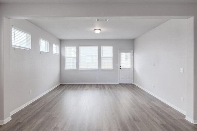 Foto del edificio - 320 E Broade St