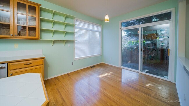 Building Photo - Amazing & spacious 4 bed plus office, 2.5 ...