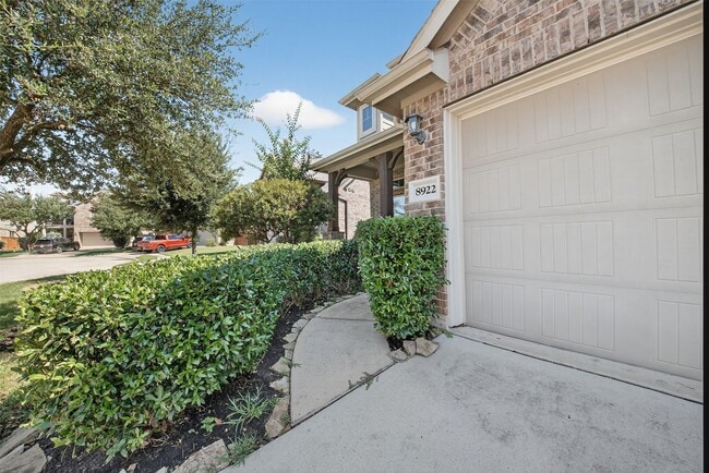 Building Photo - 8922 Pinenut Dr
