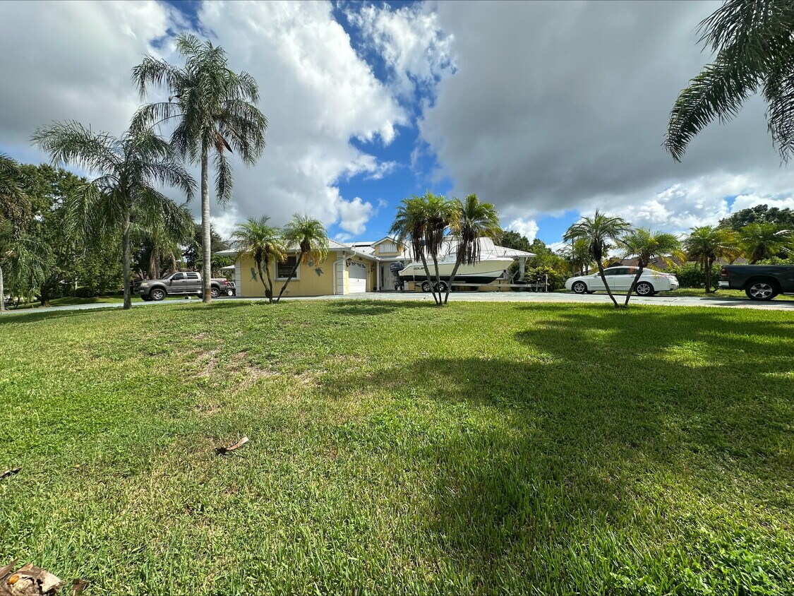 Foto principal - 2085 SE Hanford Rd
