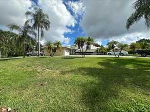 Building Photo - 2085 SE Hanford Rd