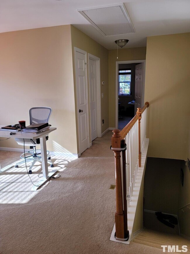 Building Photo - 2027 Remington Oaks Cir