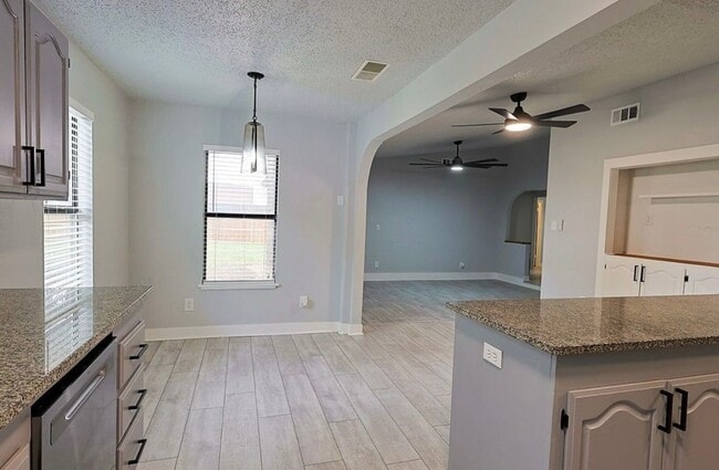 Building Photo - 1710 Bob White Ct