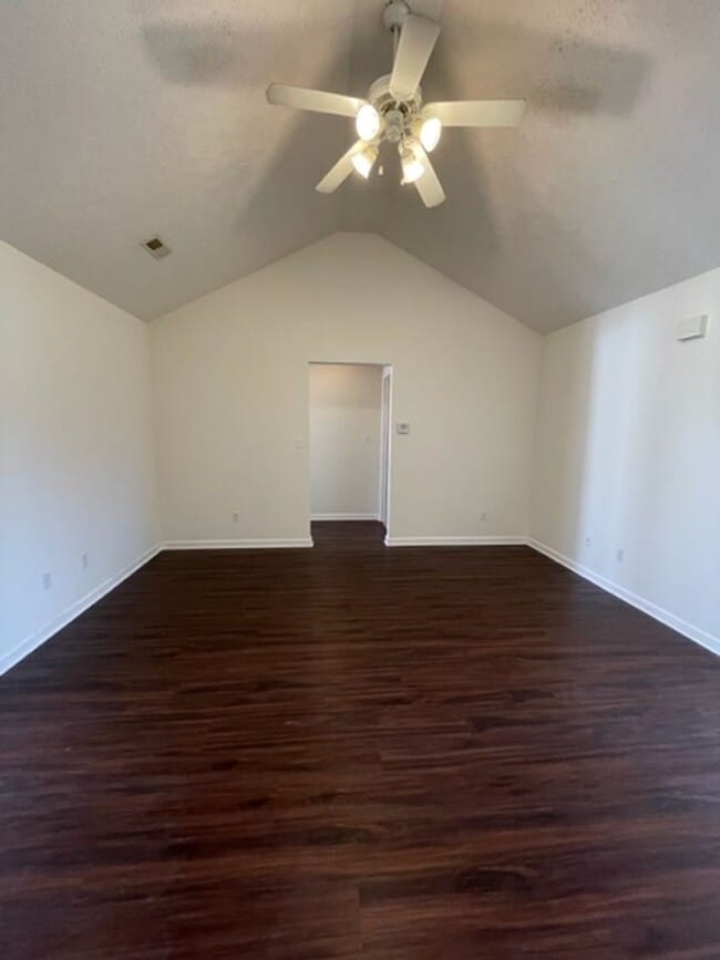 Foto del edificio - 216 Applewood Ln
