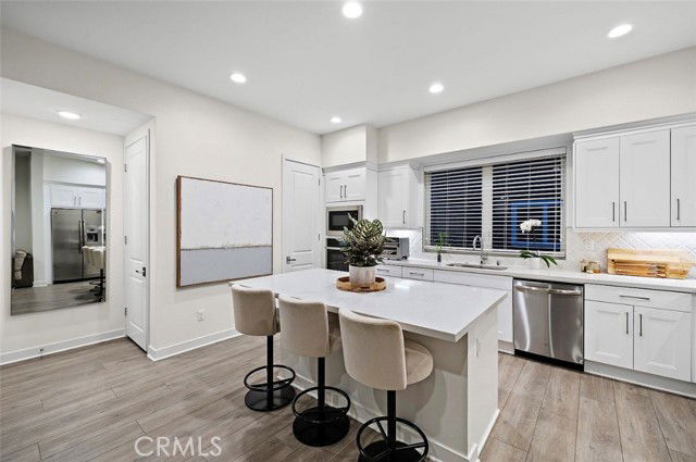 Foto del edificio - 769 Doheny Way