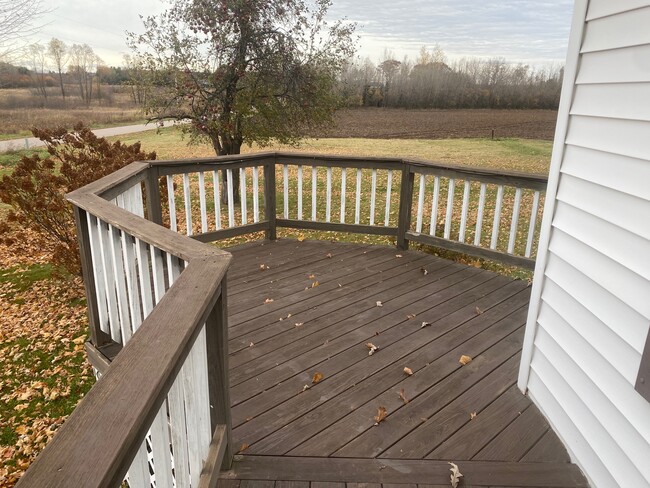 Wrap around Deck - N11304 Lunz Rd