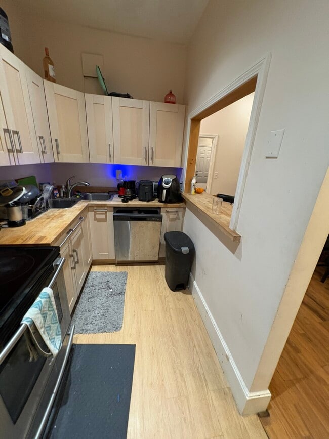 Building Photo - 860 Huntington Ave