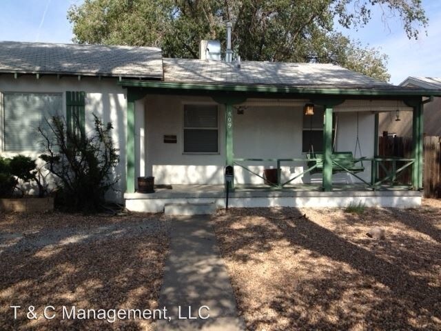 Primary Photo - 3 br, 1.5 bath House - 809 Palomas Dr. SE