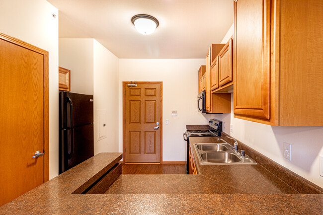 Studio Kitchen - Iron Gate Apartments