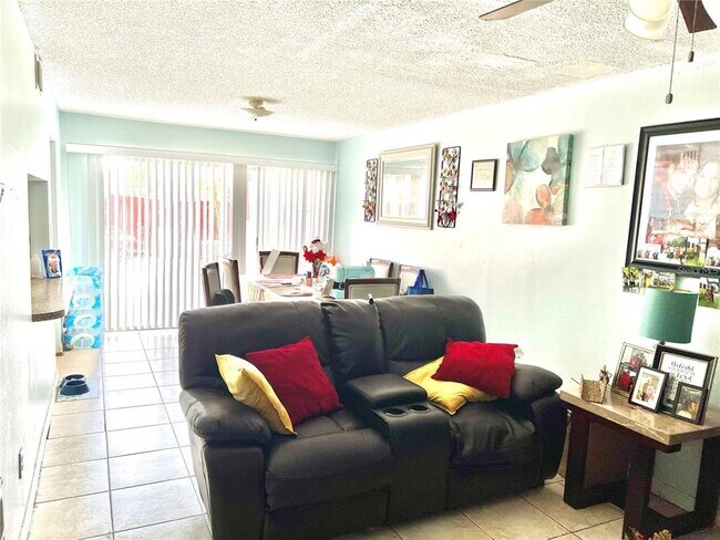 Foto del edificio - 5270 Tennis Ct Cir
