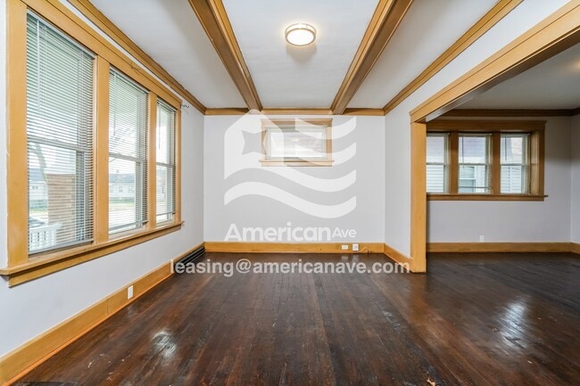 Building Photo - 1704 Flett Ave