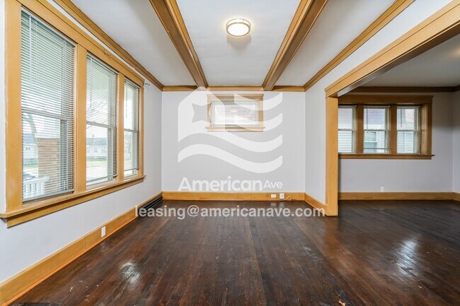 Foto del edificio - 1704 Flett Ave