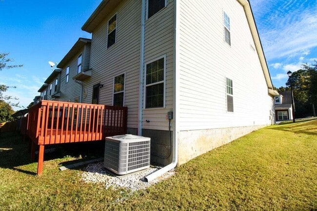 Building Photo - 2101 Reserve Ln