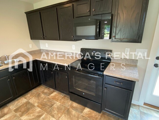 Foto del edificio - MOVE IN SPECIAL!!! Home for rent in Tallad...