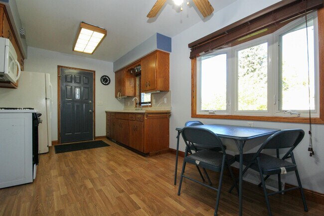 Foto del edificio - 4239 W 125th St