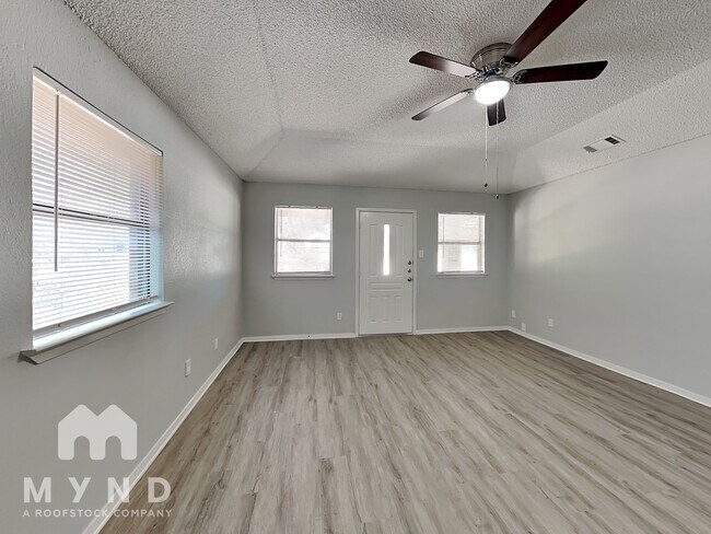 Foto del edificio - 807 Lakeview Ridge