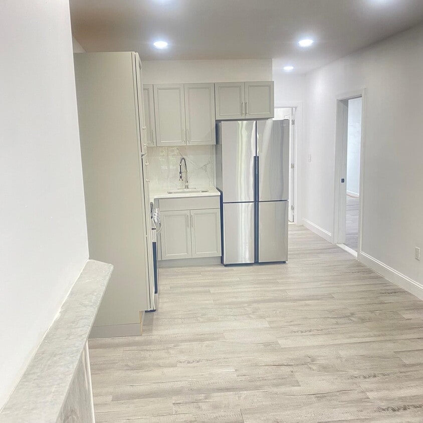 Building Photo - 221 Summit Ave