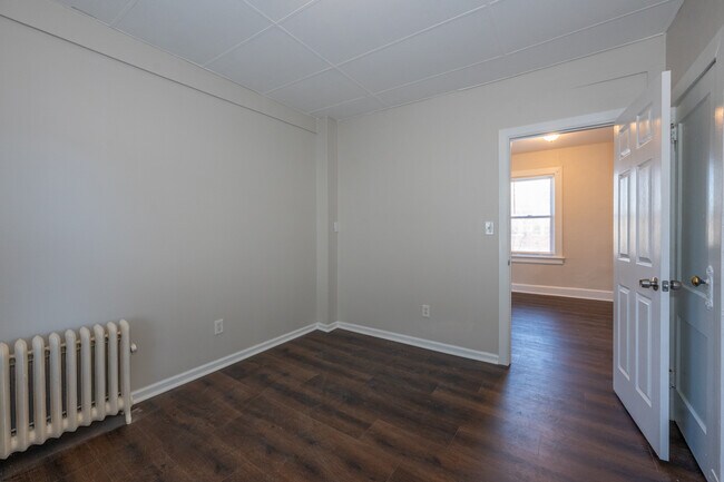 Foto del edificio - 96 Curie Ave