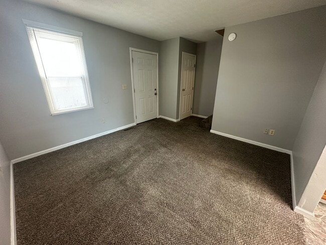 Building Photo - 1572 Elizabeth St