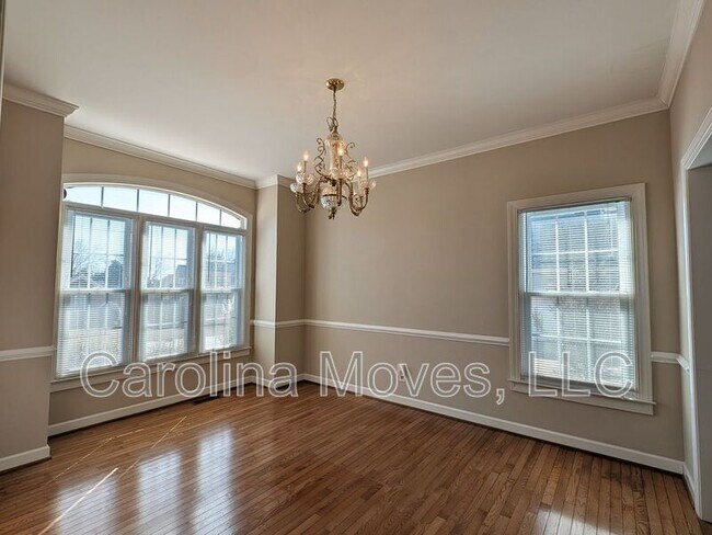 Foto del edificio - 33 Meadow Springs Ln