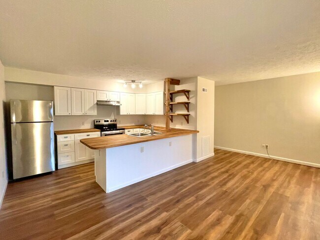 Foto del edificio - Freshly Renovated 1 bedroom convenient to ...