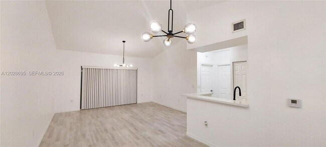 Foto del edificio - 2501 Centergate Dr